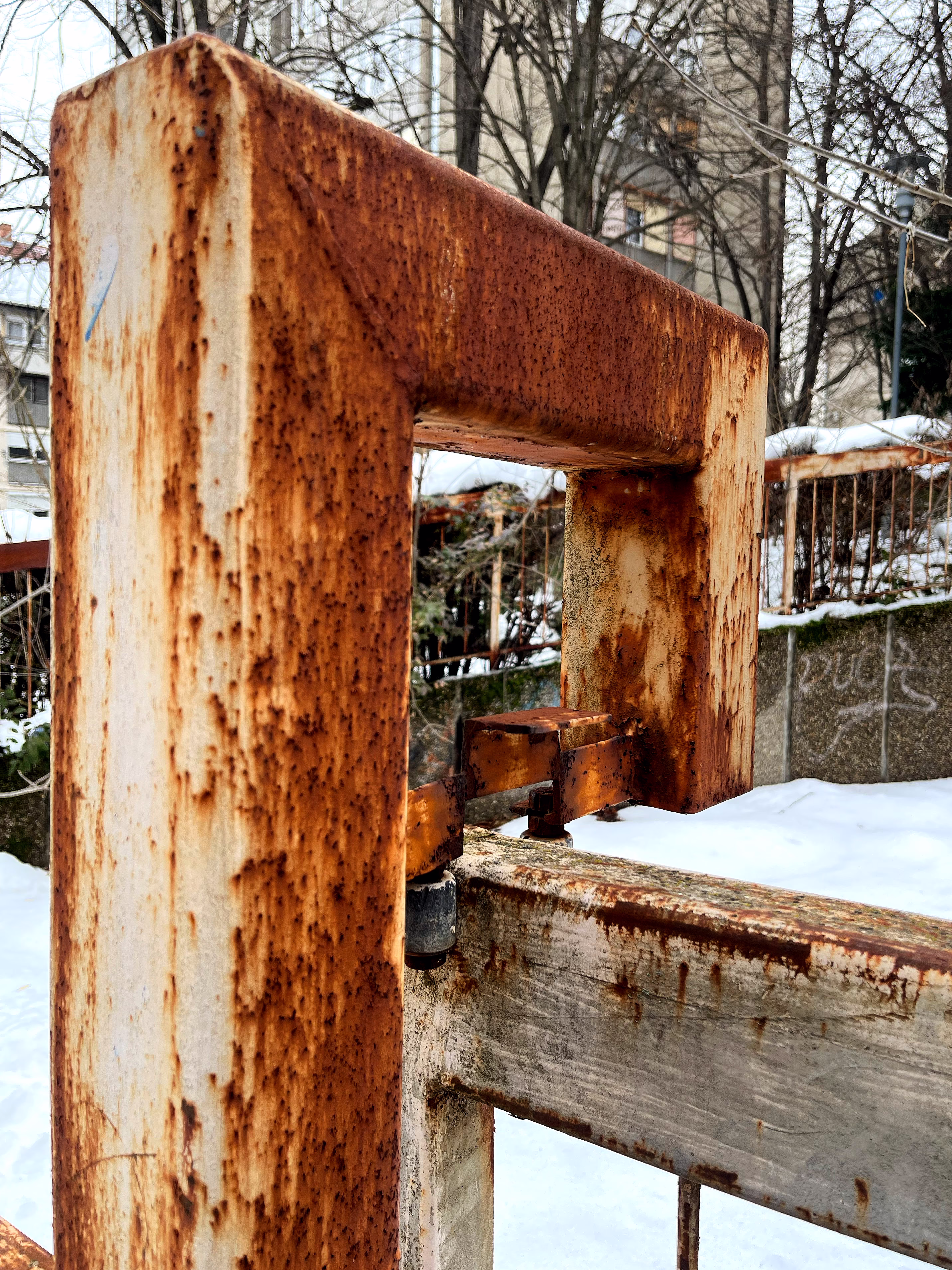 rusty gate _ 3