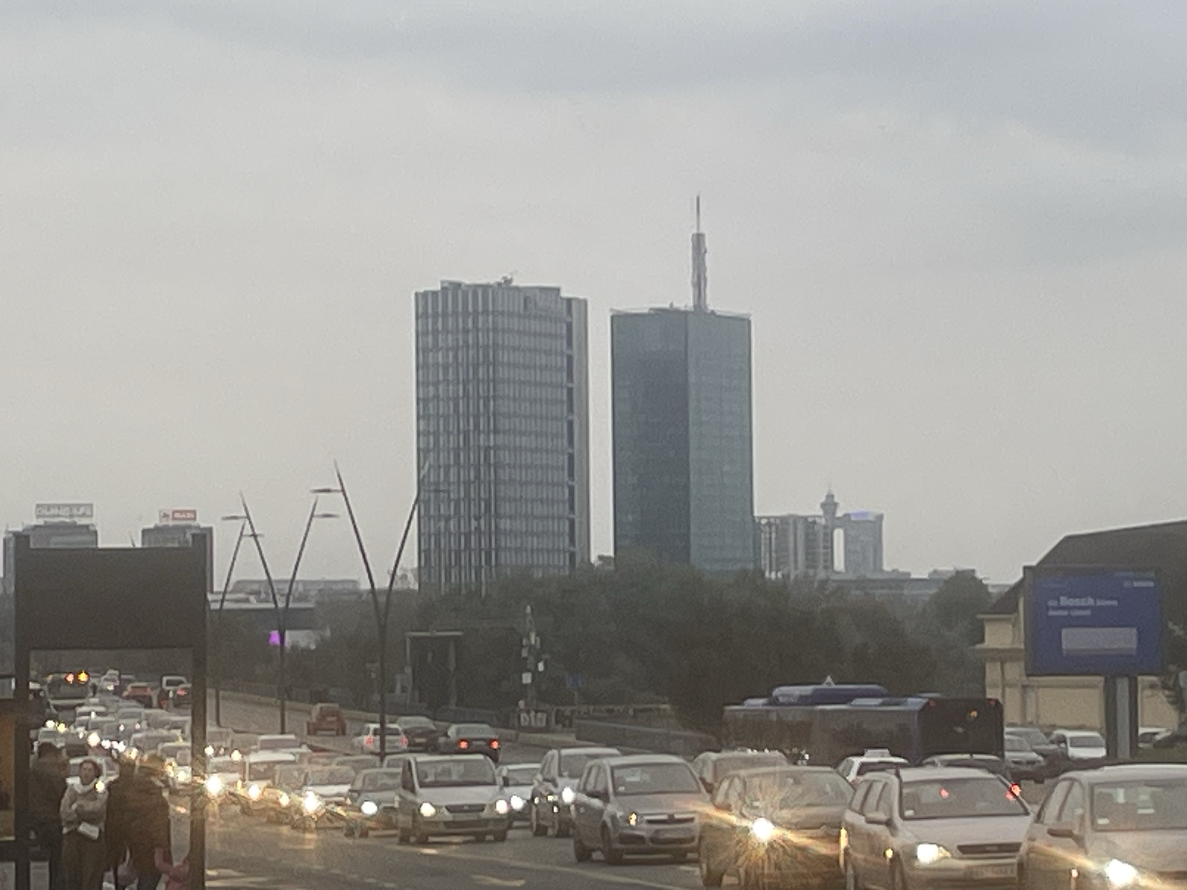 9-17h  Working Hours 