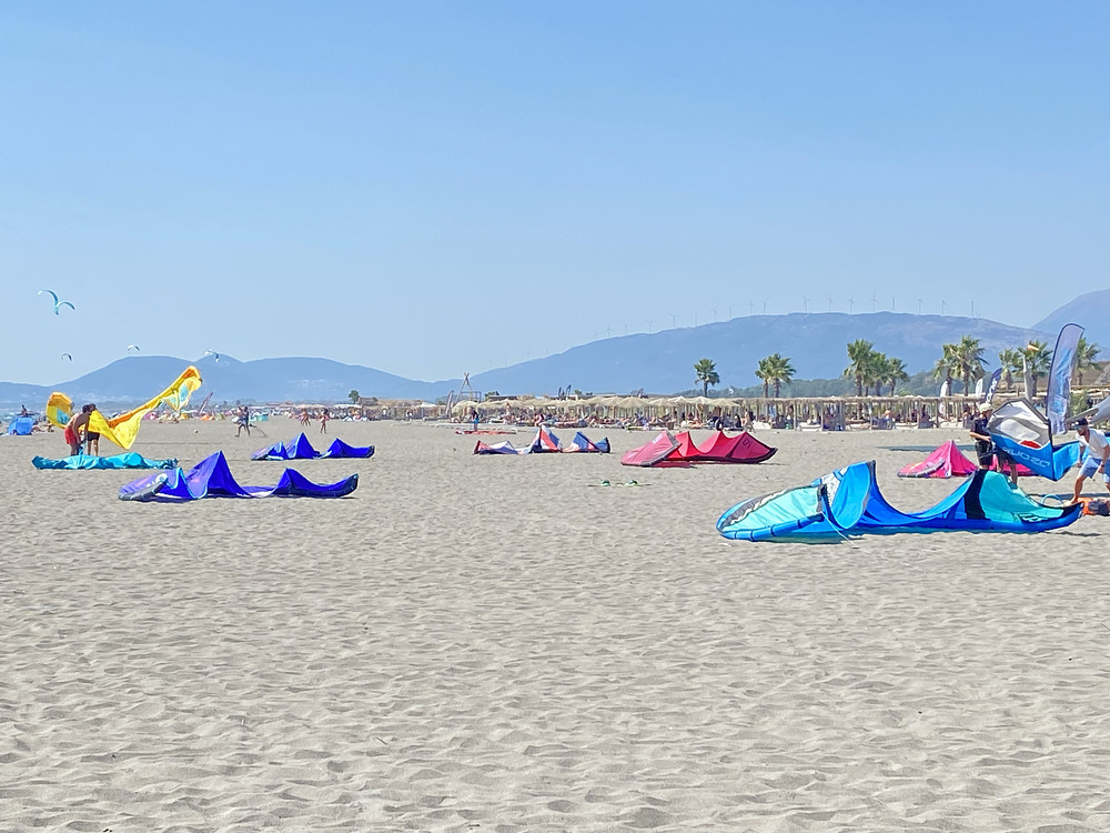 Kites on Sand