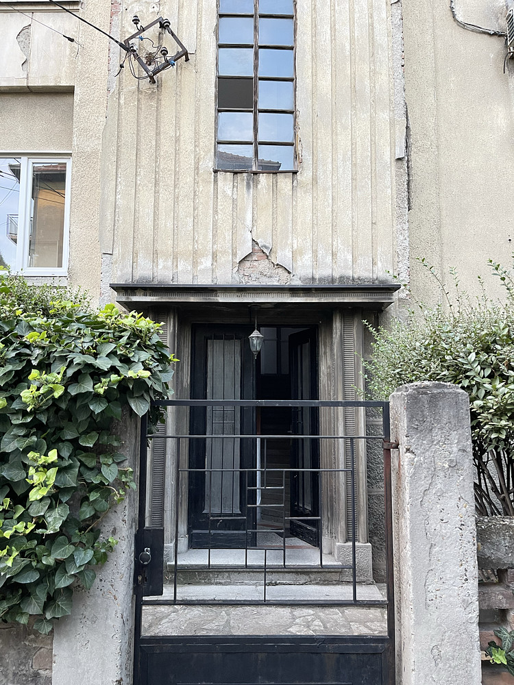 entrance_001