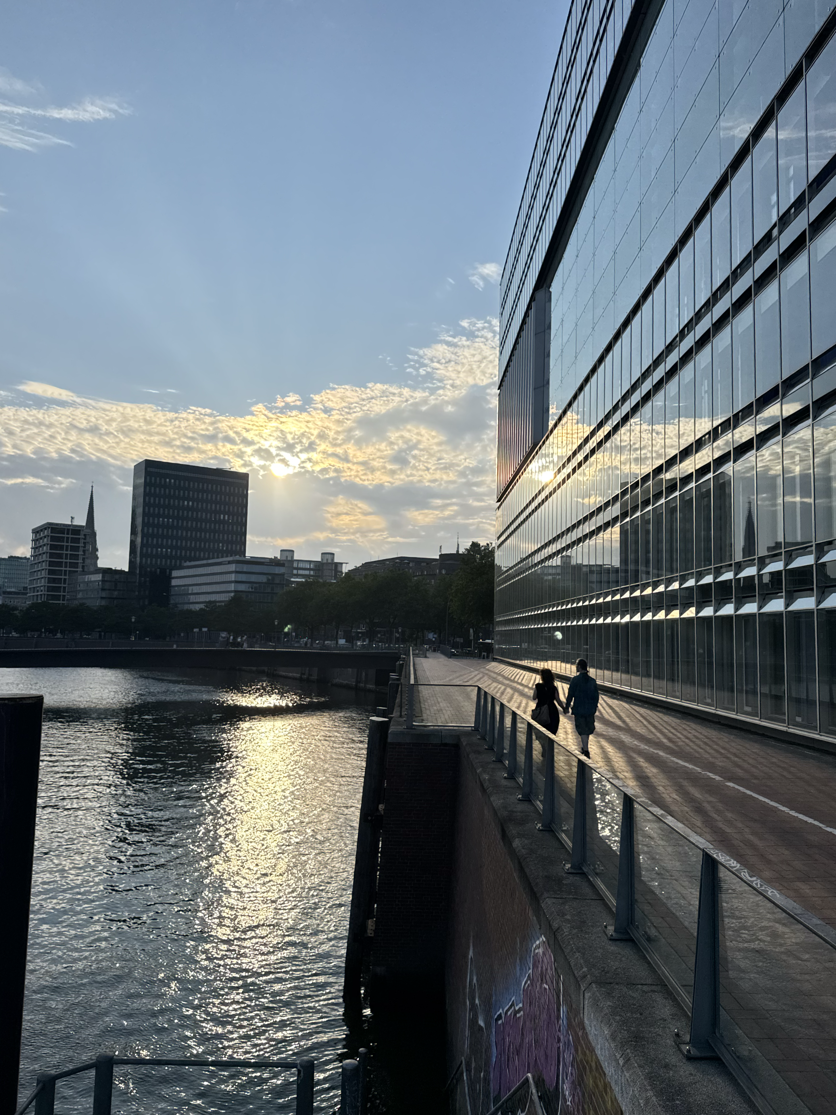 Romantik Sunset Walk At Saturday 